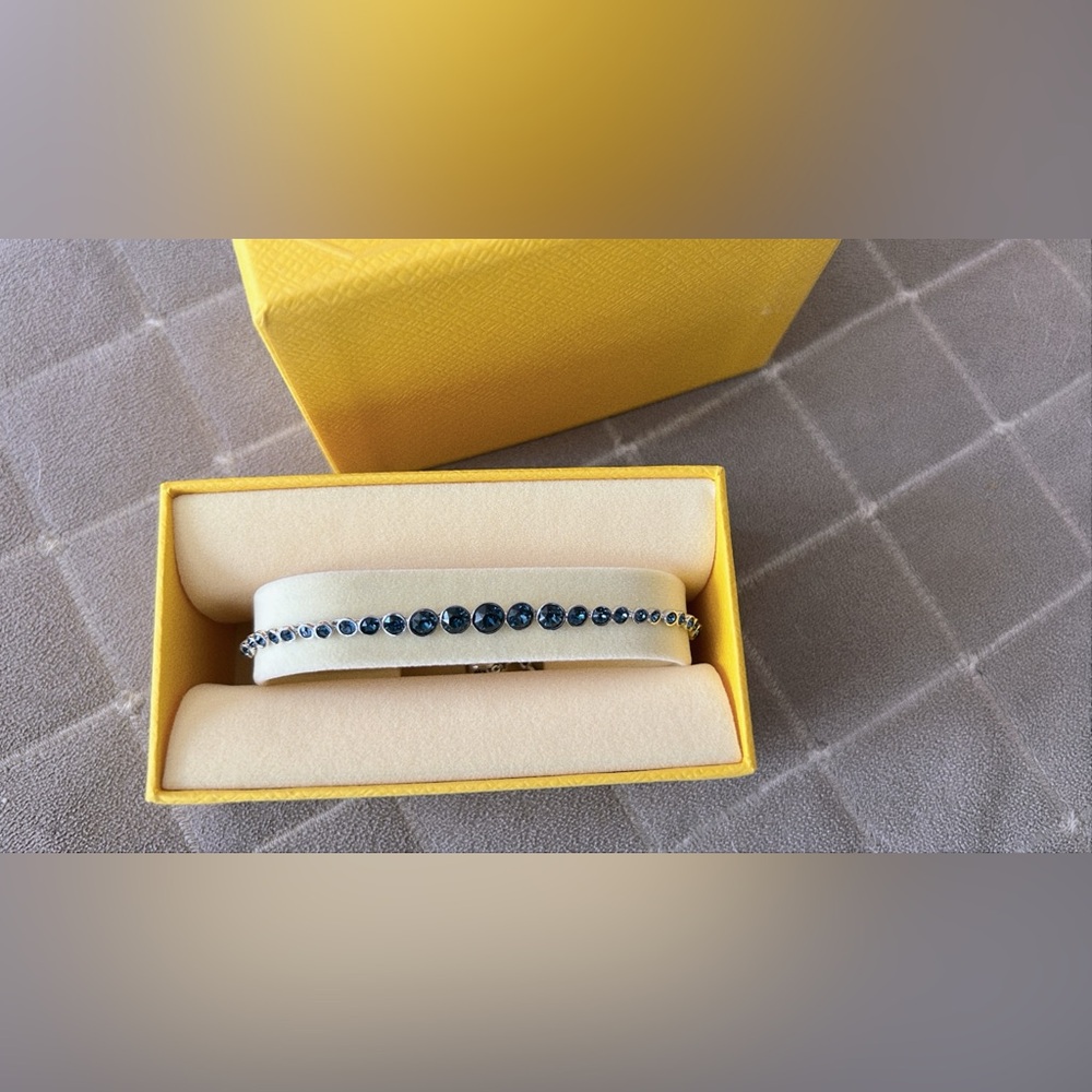 SWAROVSKI Imber Emily bracelet Mixed round cuts, Blue, Rhodium plated - Picture 9 of 10